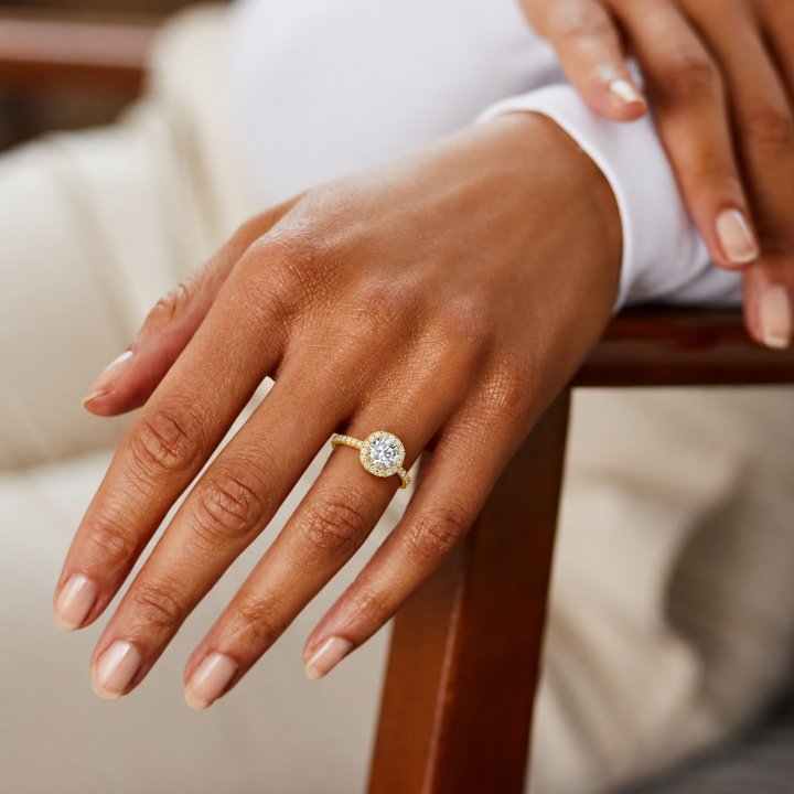 Anillo de compromiso con brillante 1 ct en halo forma Cushion - Oro y Platino