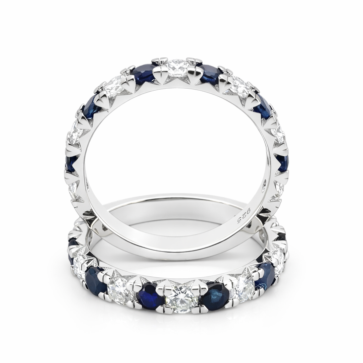 Anillo medio cintillo con zafiros naturales y moissanitas