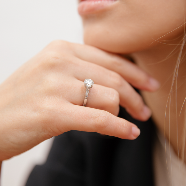 ANILLO DE COMPROMISO LUZ DE LUNA