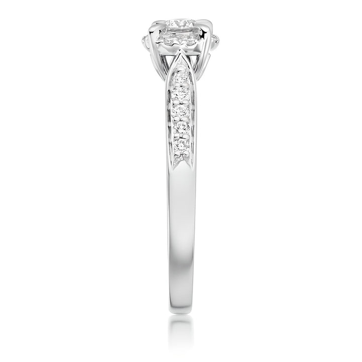 anillo de compromiso con halo