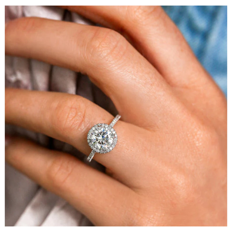 Anillo de compromiso en halo con brillante de 2ct en corte round