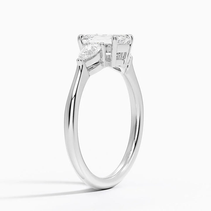 ANILLO DE COMPROMISO DE TRES PIEDRAS (1,0 +0,37 ct )PERSONALIZADOS - Emerald Cut