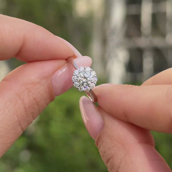 Anillo Con Halo De Brillantes