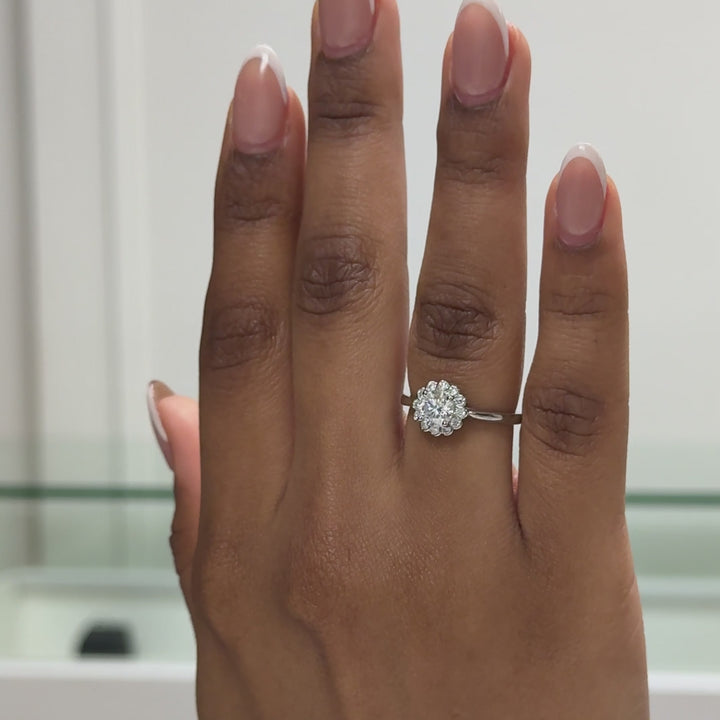 Anillo Con Halo De Brillantes 0.8 ct