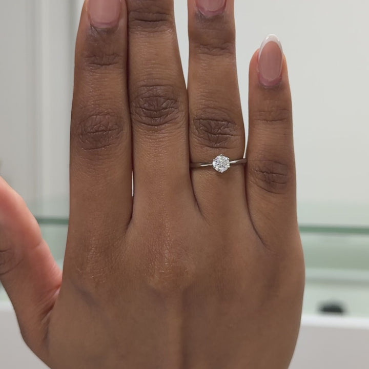Anillo con brillante solitario de 0.5ct