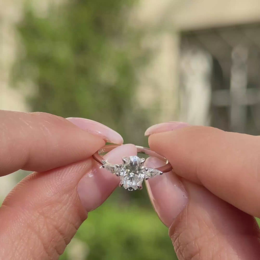ANILLO DE COMPROMISO PETITE OVAL