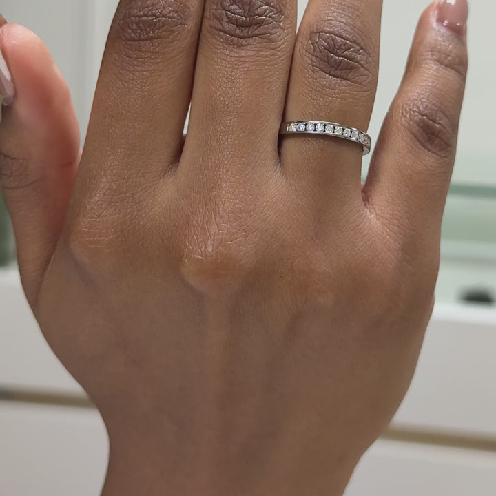 ANILLO DE COMPROMISO ESTILO MEDIO CINTILLO 1.8mm
