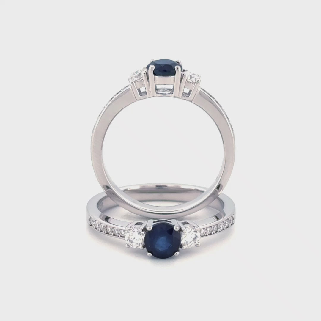 Anillo de compromiso en tricillo de moissanitas y zafiro Natural