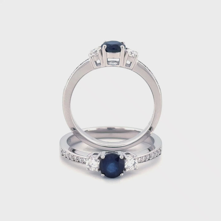 Anillo de compromiso en tricillo de moissanitas y zafiro Natural