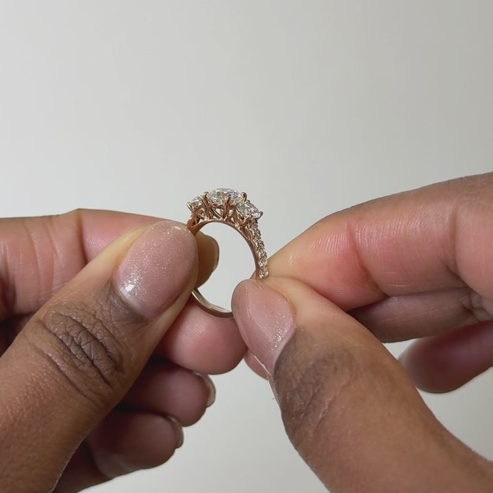 ANILLO DE COMpromiso EN Trilogía DE MOISSANITAS - Oro y Platino