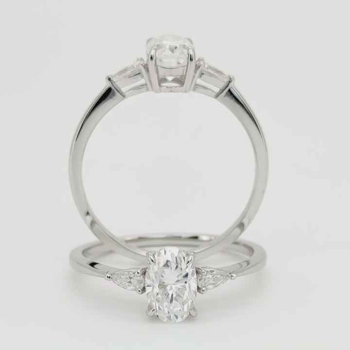 ANILLO DE COMPROMISO PETITE OVAL