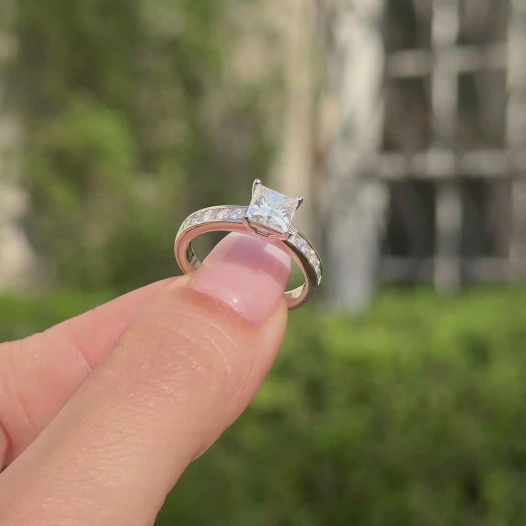 ANILLO MOISSANITAS VVS1 CORTE PRINCESS