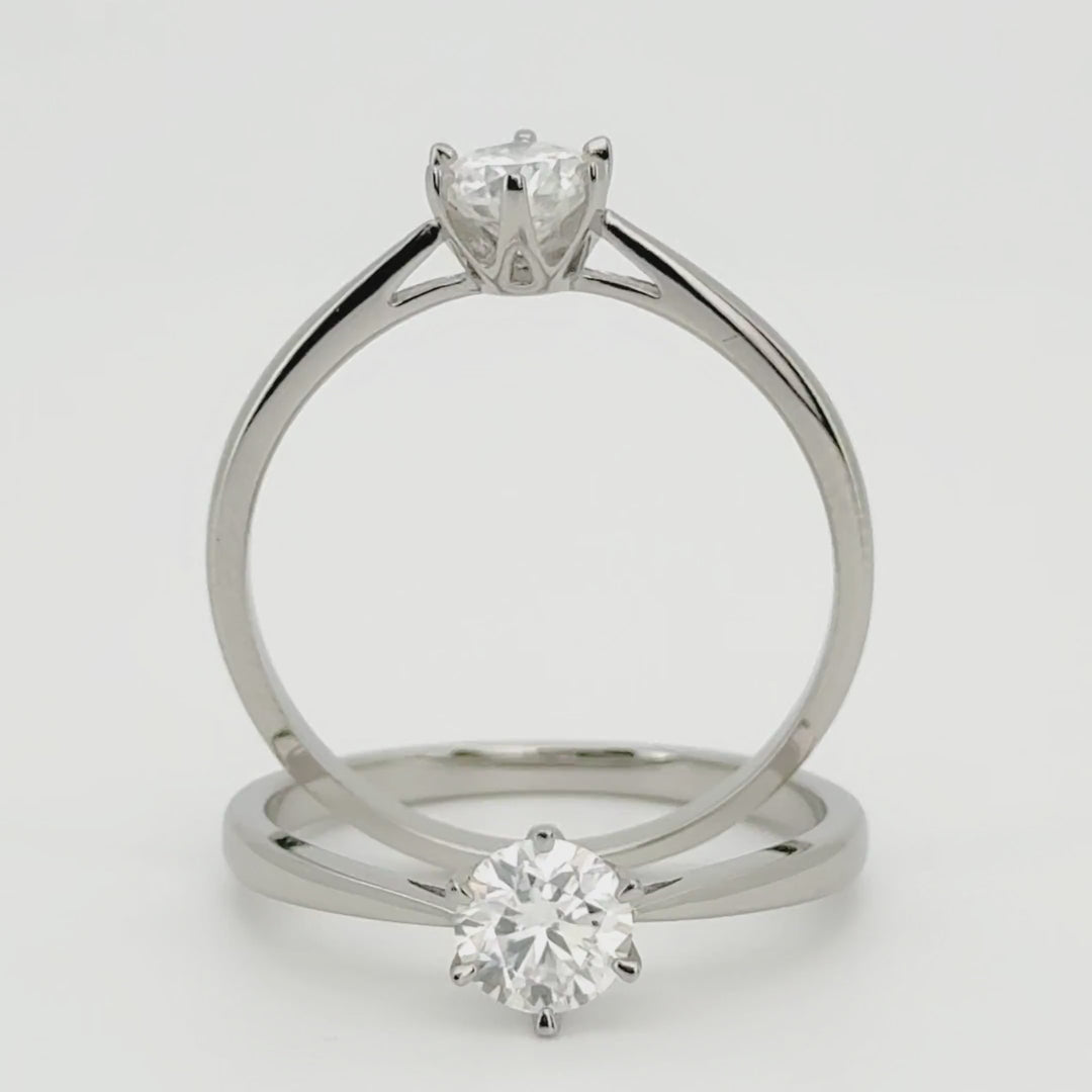 Anillo con brillante solitario de 0.5ct