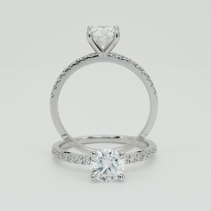 Anillo de compromiso minimalista  con moissanita de 1 ct